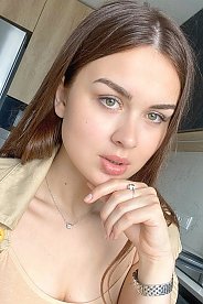 Ksenia London 1763082