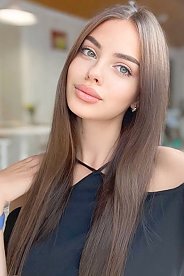 Olena Kiyiv 1914657